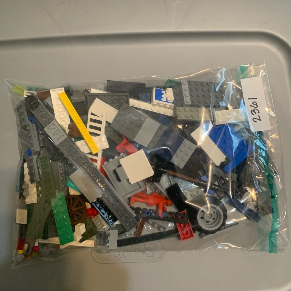 Legos 1lb assorted. 
(2361)